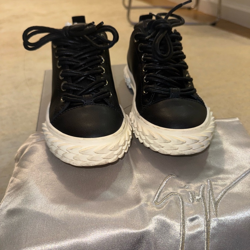 Giuseppe Zanotti Black Leather sneakers
